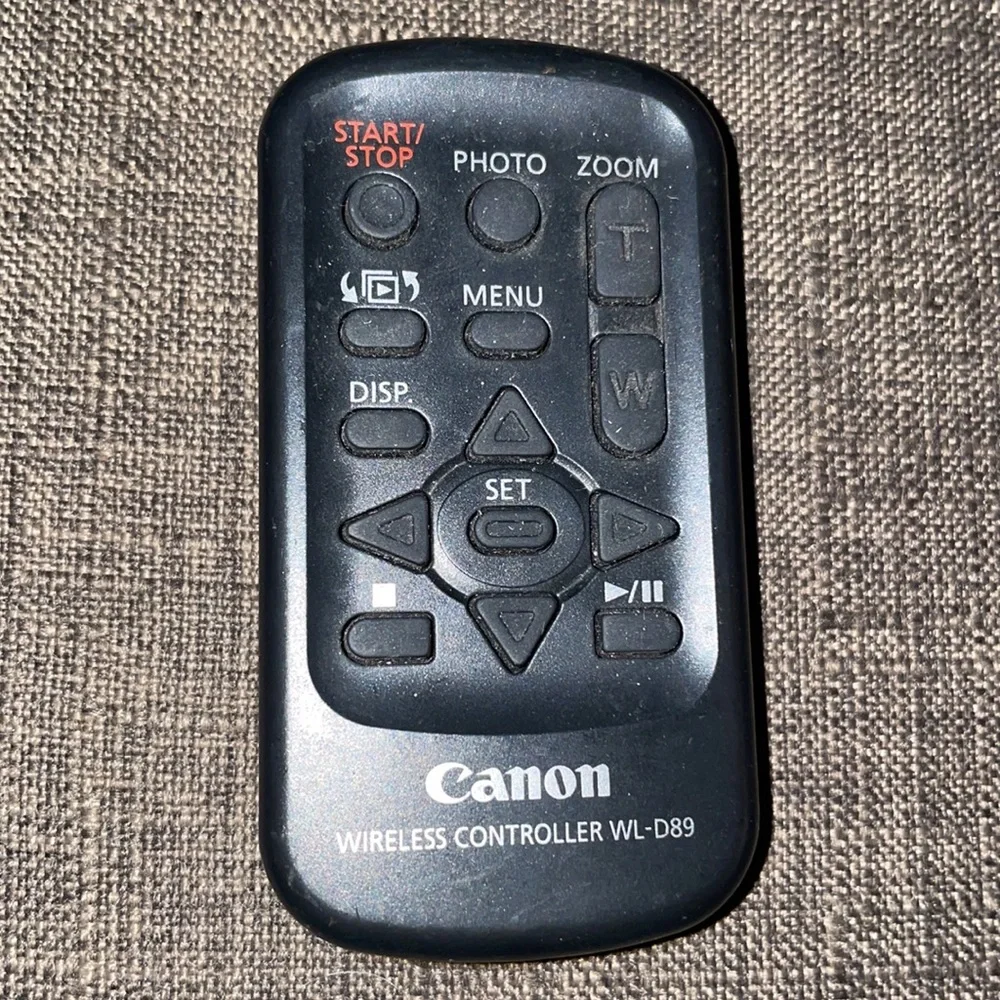Canon VIXIA HF G20 Camcorder with 10x HD Video Lens (30.4mm-304mm) - Picture 9 of 12
